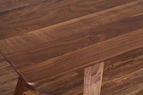 ब्लैक वॉलनट डेस्क टॉप